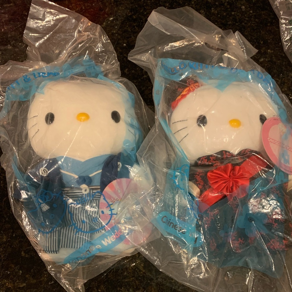 McDonal’s hello kitty  Chinese Wedding set